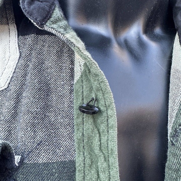 AKDMKS Akademiks Mens Flannel Size Large Green Multicolor Plaid Button Spellout - Picture 8 of 13